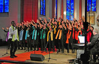 Chagallfenster im Hintergrund - Vorne der Chor