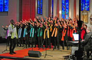 Chagallfenster im Hintergrund - Vorne der Chor