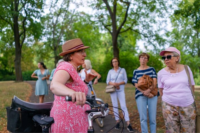 Fast zwei Stunden auf den Spuren großer Gartenkunst | Foto: SI MZ-Rosengarten/Annette Müller
